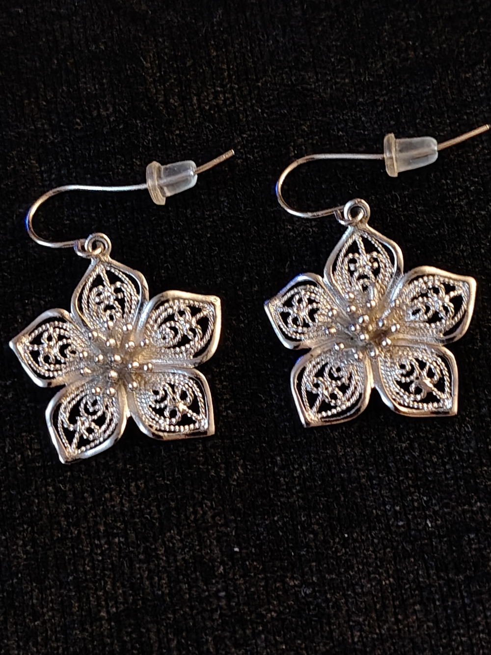 Beautiful Sterling Silver Floral Pierced Earrings NWOT/NBW